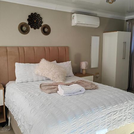كورومان Back Of The Moon Guesthouse المظهر الخارجي الصورة