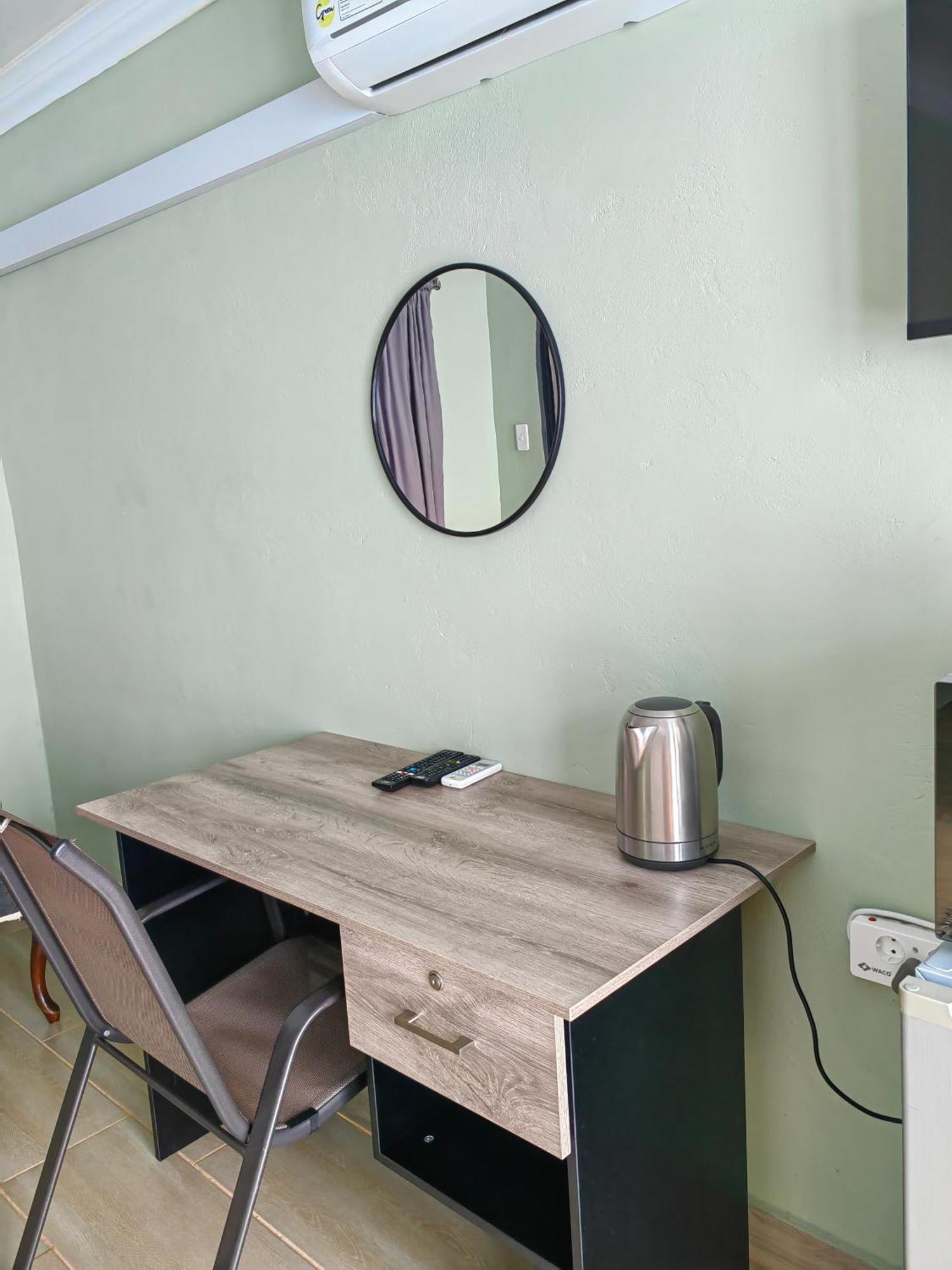 كورومان Back Of The Moon Guesthouse المظهر الخارجي الصورة