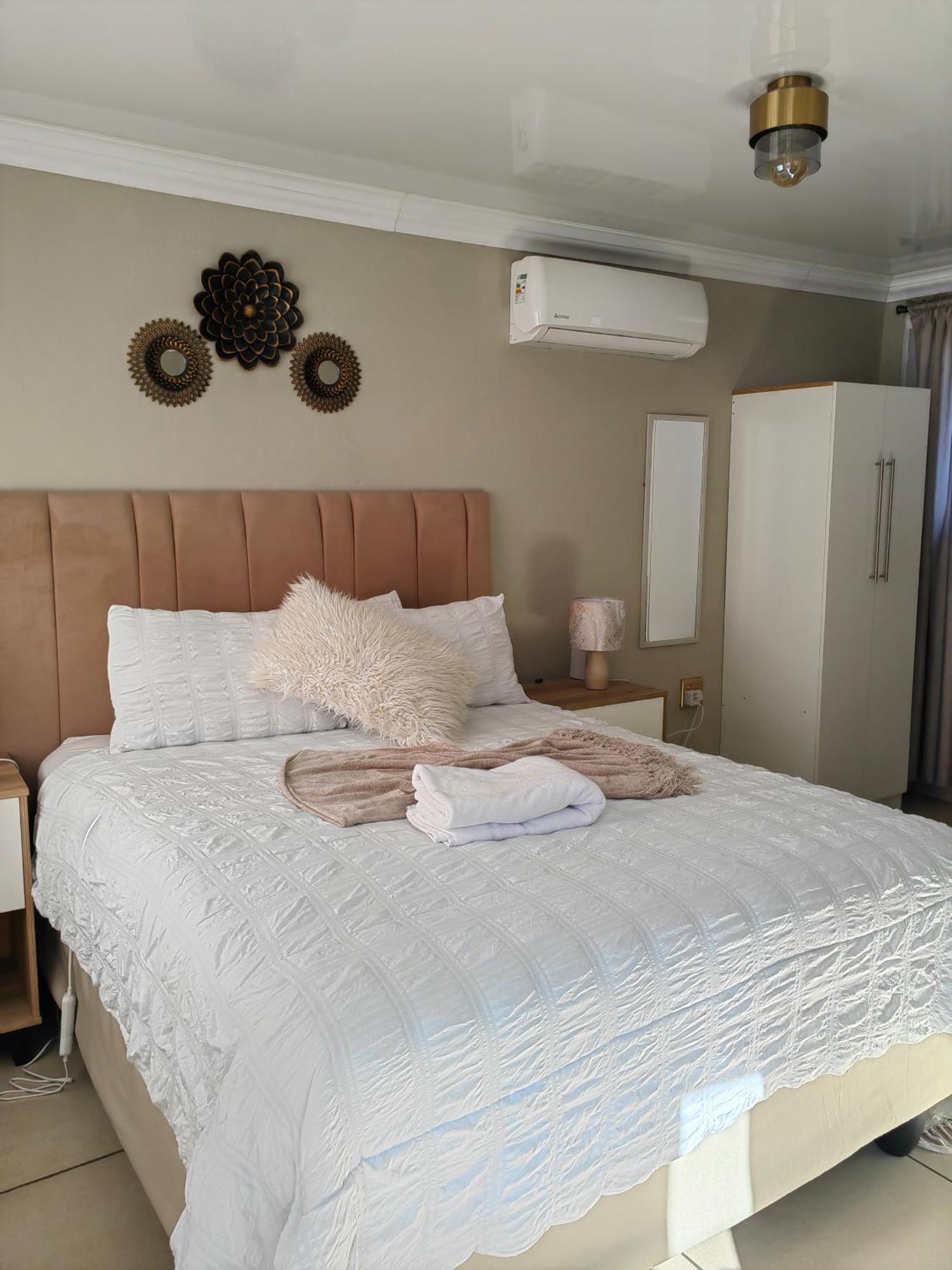كورومان Back Of The Moon Guesthouse المظهر الخارجي الصورة