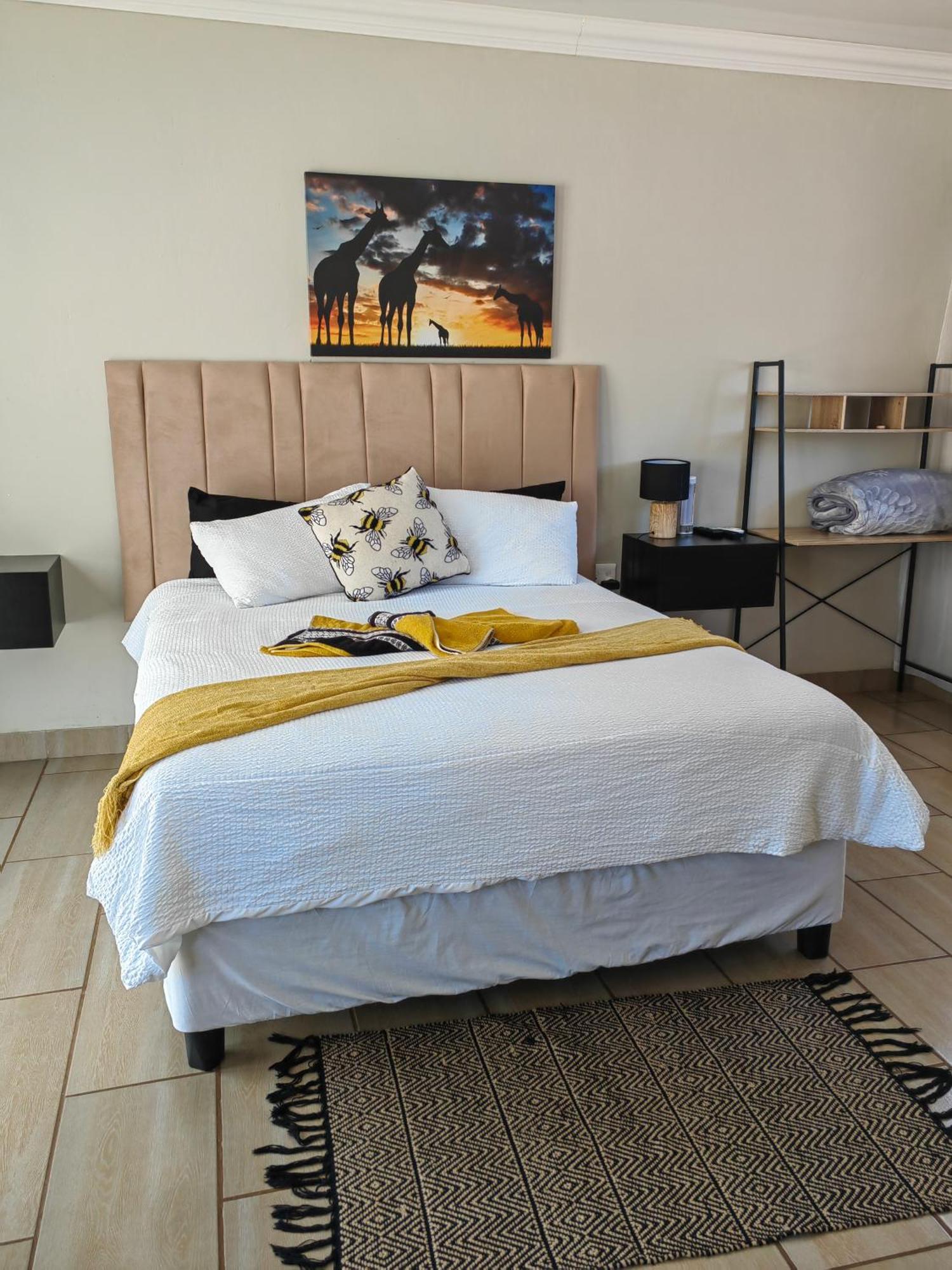 كورومان Back Of The Moon Guesthouse المظهر الخارجي الصورة